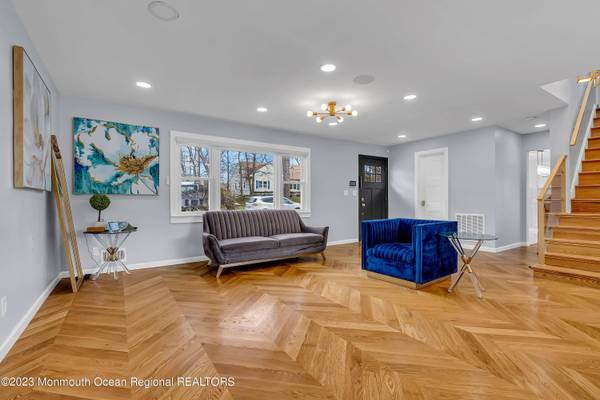 522 W Lincoln Avenue, Oakhurst, NJ 07755