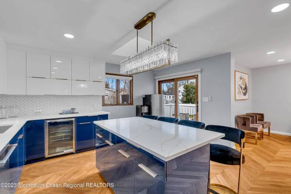 522 W Lincoln Avenue, Oakhurst, NJ 07755