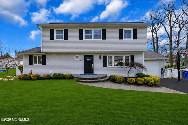 522 W Lincoln Avenue, Oakhurst, NJ 07755