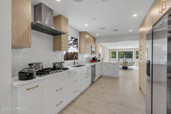 24 Johnston Street, Oakhurst, NJ 07755