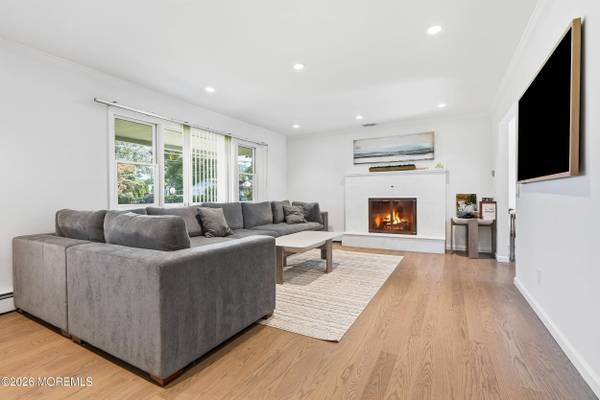 704 Dow Avenue, Oakhurst, NJ 07755