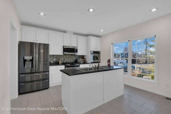 3745 W Park Avenue, Oakhurst, NJ 07755