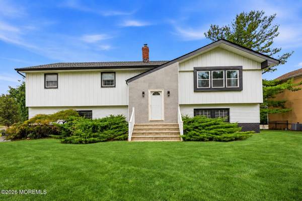 162 W Palmer Avenue