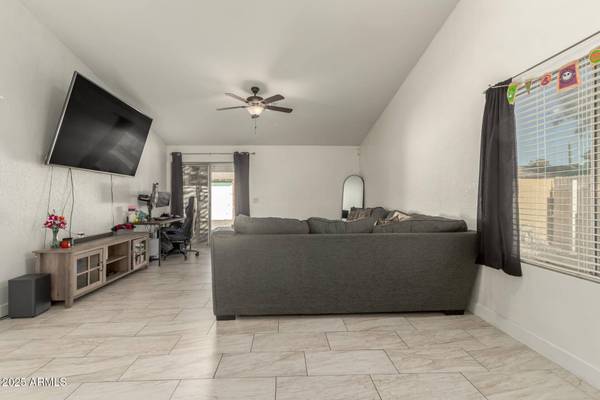 6826 W CRITTENDEN Lane, Phoenix, AZ 85033