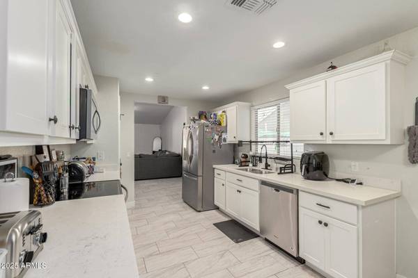 6826 W CRITTENDEN Lane, Phoenix, AZ 85033