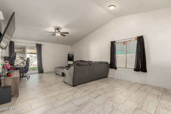 6826 W CRITTENDEN Lane, Phoenix, AZ 85033