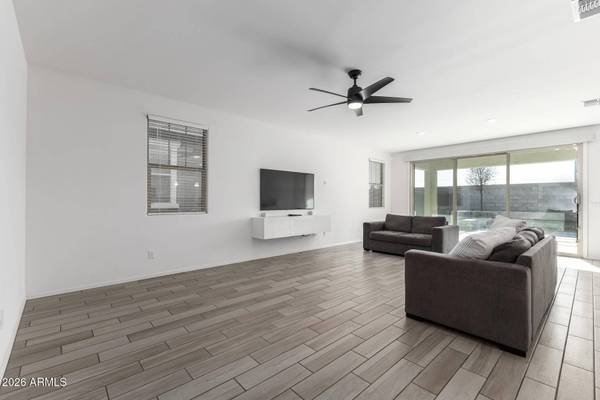 7910 N 82ND Lane, Glendale, AZ 85303