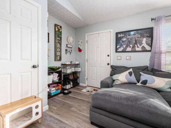 6008 Wexford Park Drive, Columbus, OH 43228