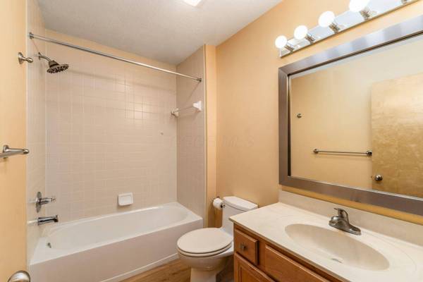 6993 Greensview Village Drive, Canal Winchester, OH 43110