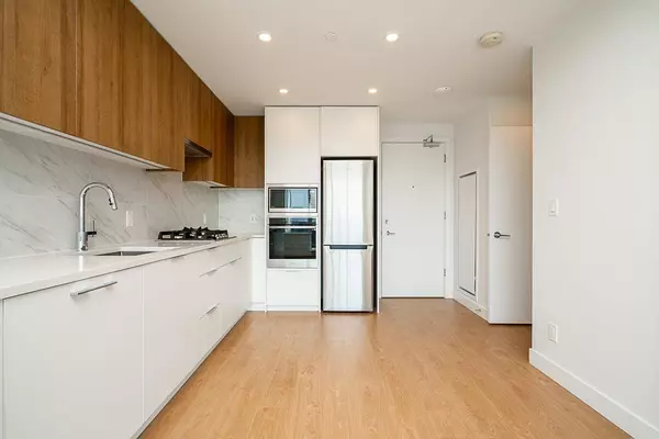 13359 OLD YALE #2208, Surrey, BC V3T0S4