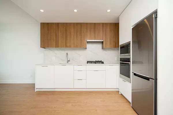 13359 OLD YALE #2208, Surrey, BC V3T0S4