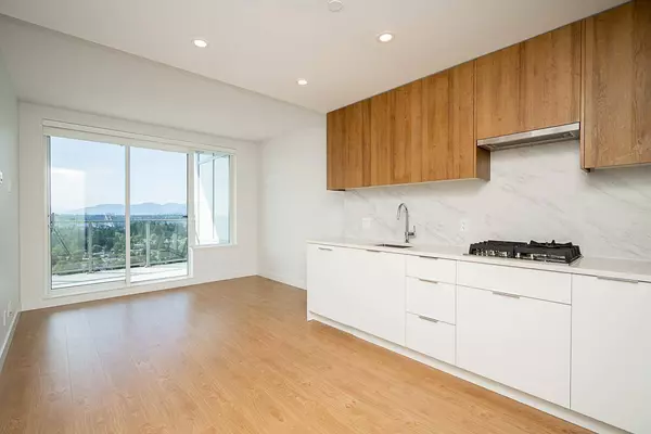 13359 OLD YALE #2208, Surrey, BC V3T0S4