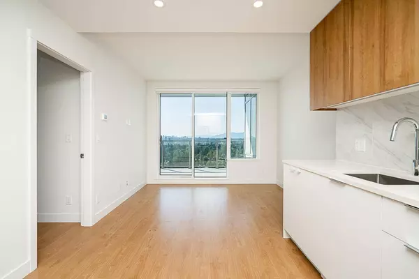 13359 OLD YALE #2208, Surrey, BC V3T0S4