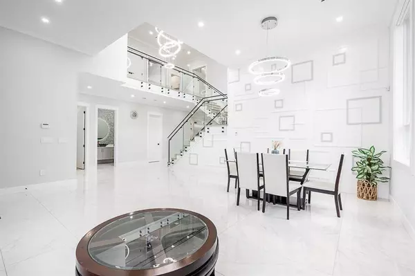 11370 Glen Avon DR, Surrey, BC V3R 4Y6