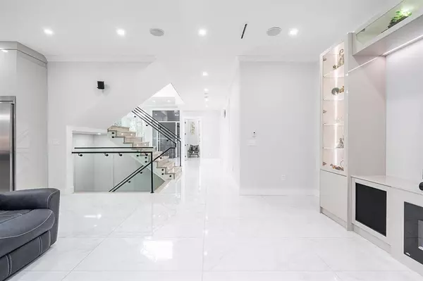 11370 Glen Avon DR, Surrey, BC V3R 4Y6