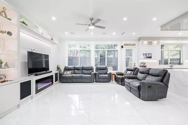 11370 Glen Avon DR, Surrey, BC V3R 4Y6