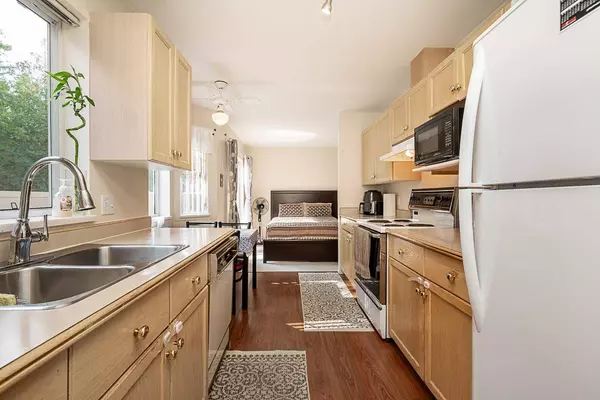 14861 98 AVE #128, Surrey, BC V3R 0A2