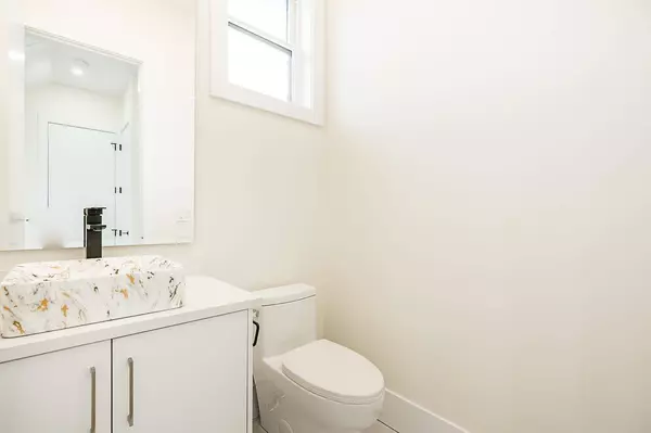 10648 124 ST, Surrey, BC V3V 0E2