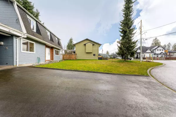 12764 104a AVE, Surrey, BC V3V 6C1