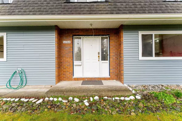 12764 104a AVE, Surrey, BC V3V 6C1