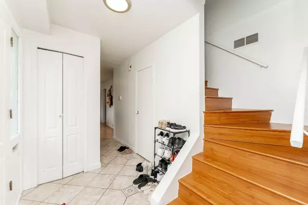 12764 104a AVE, Surrey, BC V3V 6C1