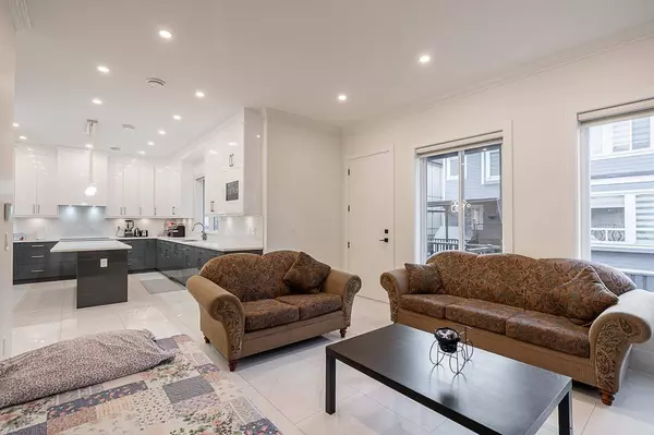 10643 124a ST, Surrey, BC V3V 0E2