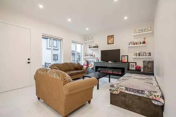 10643 124a ST, Surrey, BC V3V 0E2