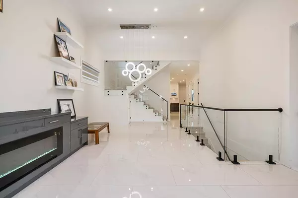 10643 124a ST, Surrey, BC V3V 0E2