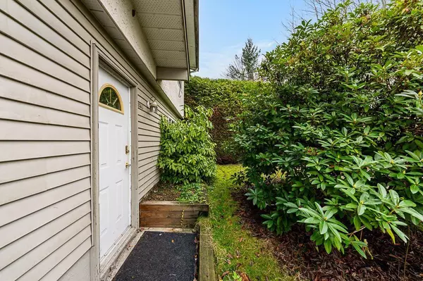 18340 63A AVENUE, Surrey, BC V3S8A8