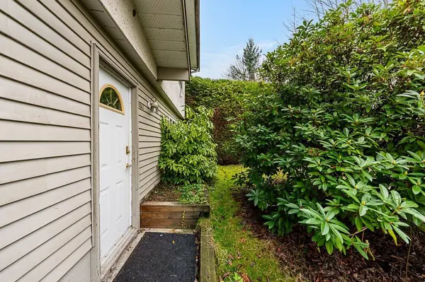 18340 63a AVE, Surrey, BC V3S 8A8