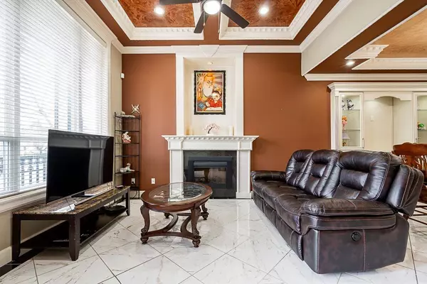 12567 66 AVE, Surrey, BC V3W 1V6