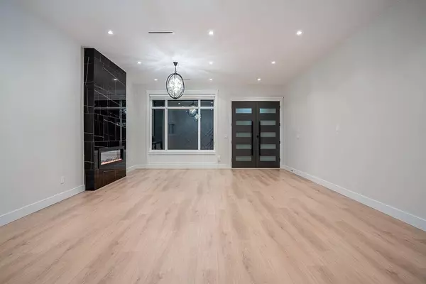 10671 127a ST, Surrey, BC V3V 5L7