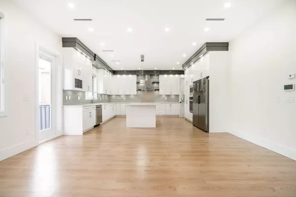 10648 124 ST, Surrey, BC V3V 0E2