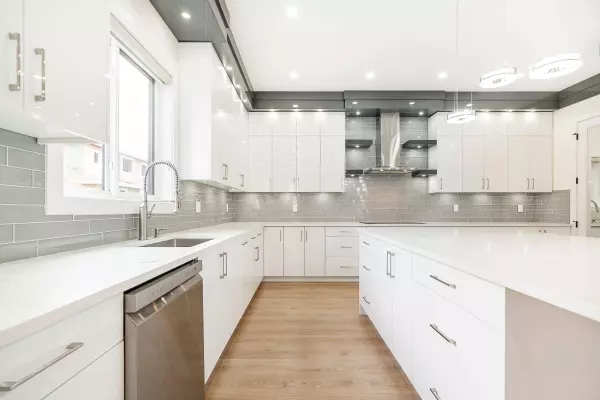 10648 124 ST, Surrey, BC V3V 0E2