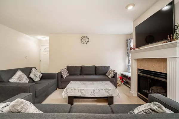 14861 98 AVE #128, Surrey, BC V3R 0A2