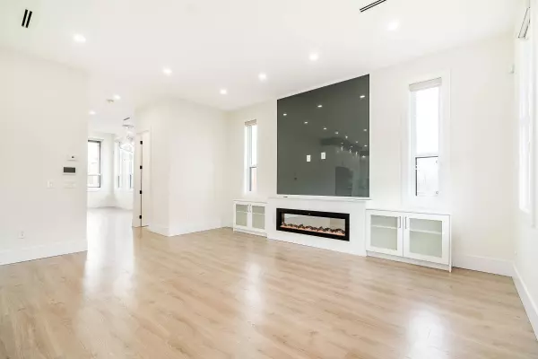 10648 124 ST, Surrey, BC V3V 0E2