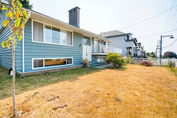 13792 112 AVE, Surrey, BC V3R 2G3