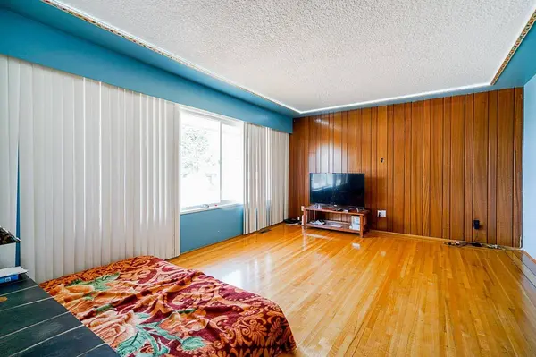 13792 112 AVE, Surrey, BC V3R 2G3