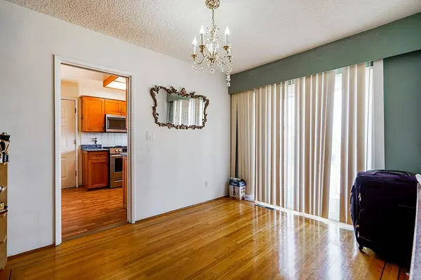 13792 112 AVE, Surrey, BC V3R 2G3