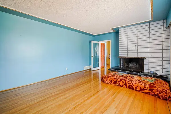 13792 112 AVE, Surrey, BC V3R 2G3