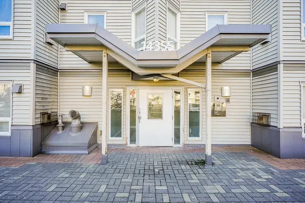 14355 103 AVE #206, Surrey, BC V3T 5V5