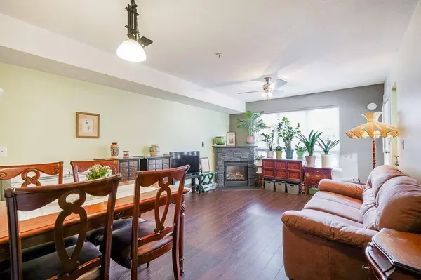 14355 103 AVE #206, Surrey, BC V3T5V5