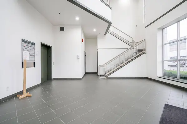 12877 76 AVE #204, Surrey, BC V3W1E6