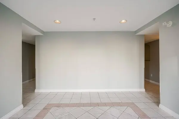 14355 103 AVE #206, Surrey, BC V3T5V5