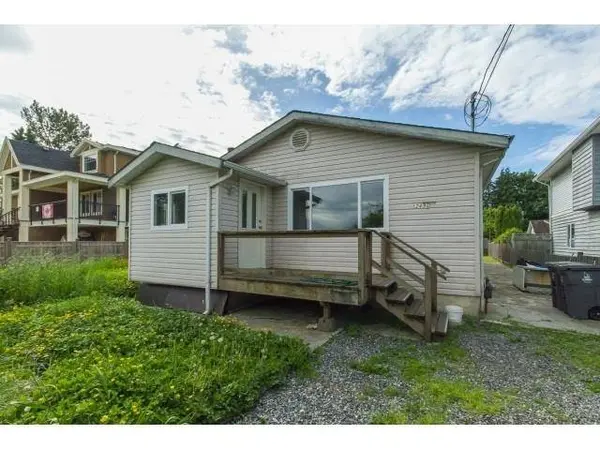 12490 114 AVE, Surrey, BC V3V 3N7