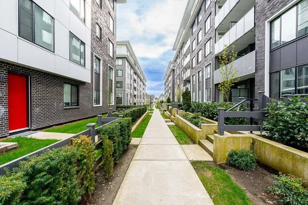 15858 Fraser HWY #307, Surrey, BC V4N 6X4