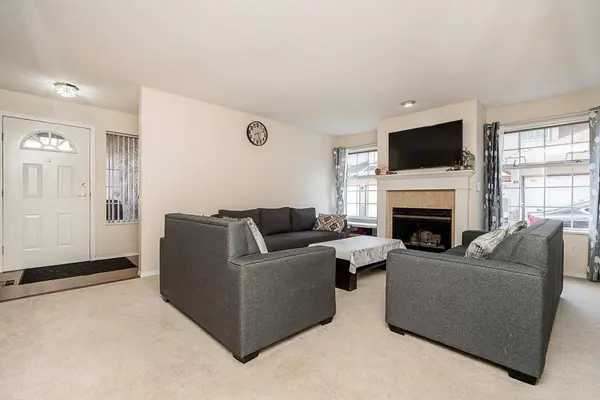 14861 98 AVE #128, Surrey, BC V3R0A2