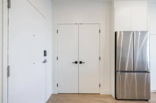 8496 120 ST #401, Surrey, BC V3W 3N5