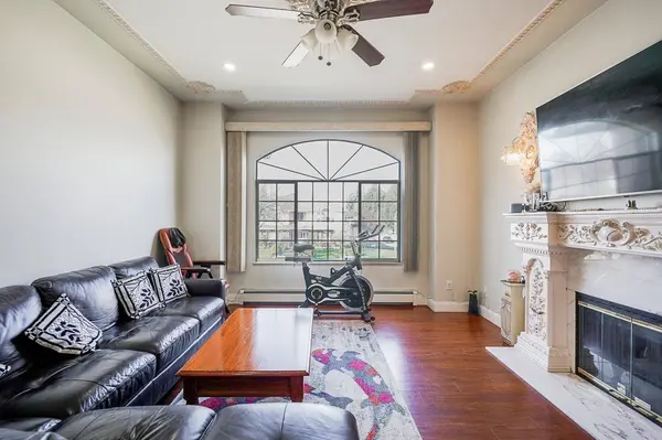 12246 64a AVE, Surrey, BC V3W 3R8