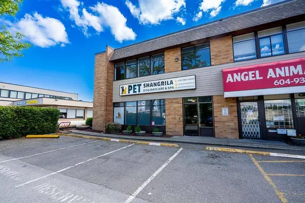 10318 WHALLEY BLVD #1, Surrey, BC V3T4H4